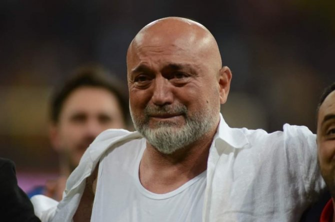 Hikmet Karaman Gözyaşlarını Tutamadı