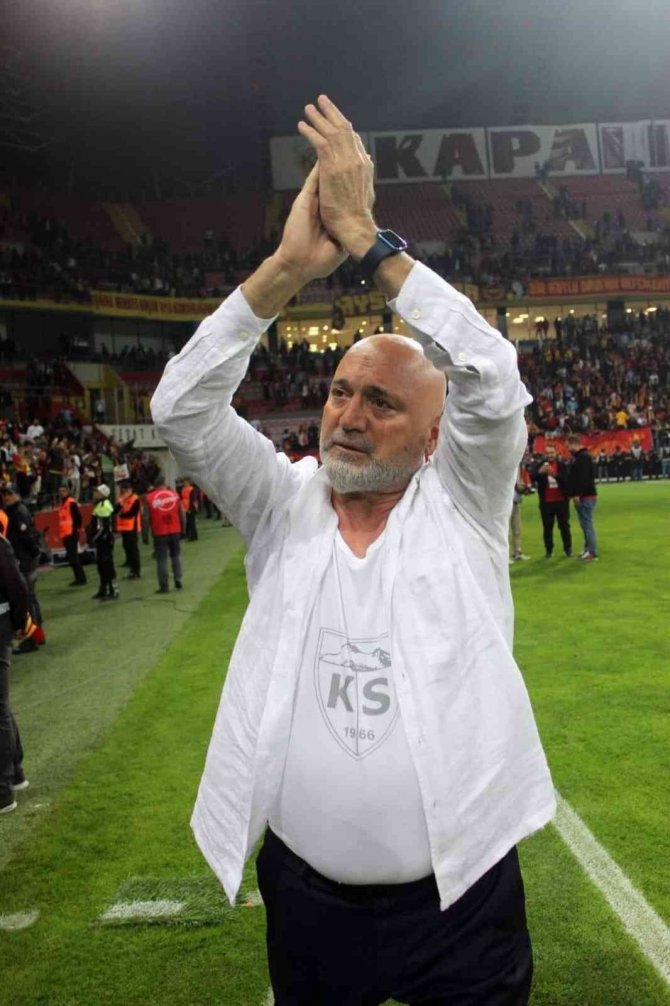 Hikmet Karaman Gözyaşlarını Tutamadı