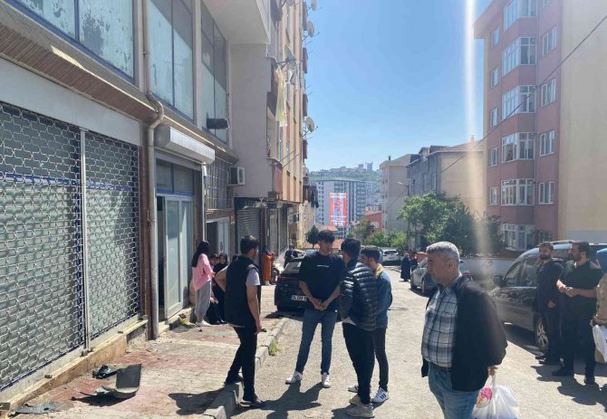 Kartal’da Çay Molasına Çıkan Kadınlar Otomobilin Altında Kaldı: 4 Yaralı
