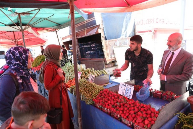 Başkan Çolakbayrakdar’a Ertuğrulgazi Pazarında Sevgi Seli