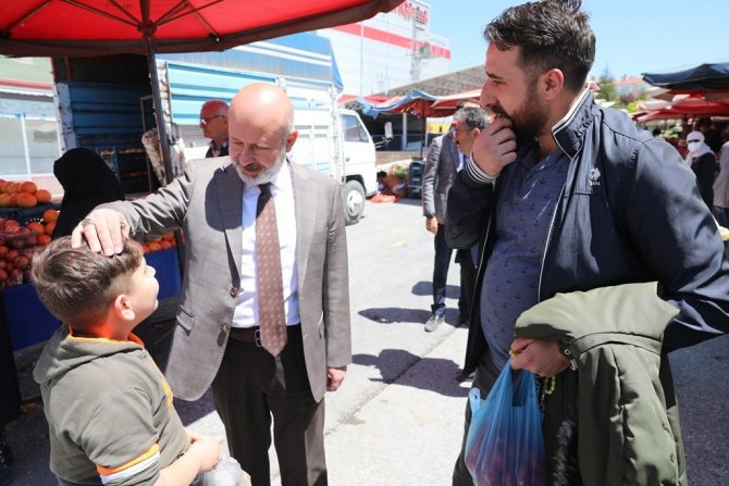 Başkan Çolakbayrakdar’a Ertuğrulgazi Pazarında Sevgi Seli