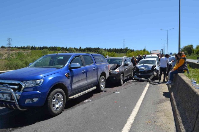 Yol Ortasına Düşen Çuval Zincirleme Kazaya Neden Oldu: 1 Yaralı
