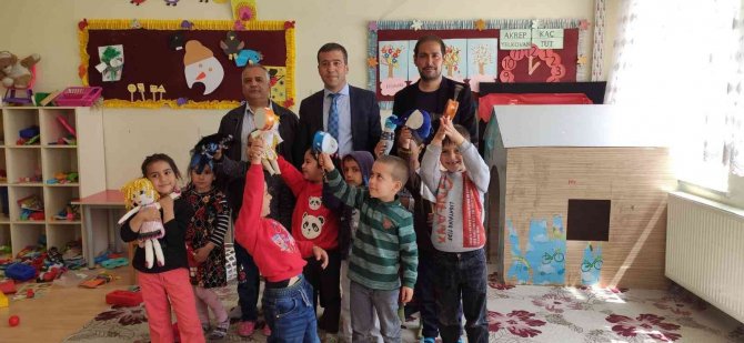 Atık Malzemeler, Hünerli Ellerde Oyuncaklara Dönüştü