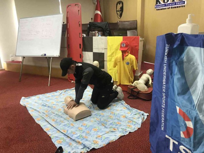 Kuşadası’nda Cankurtaran Adayları Yoğun Bir Eğitimden Geçti