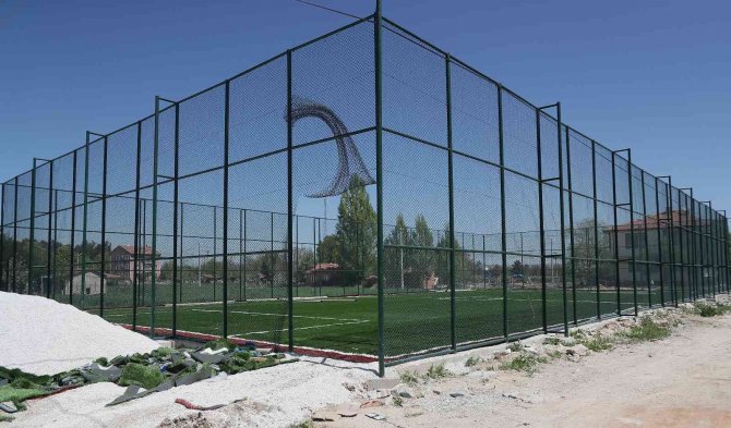 Kütahya’da 14 Mahalleye Halı Saha