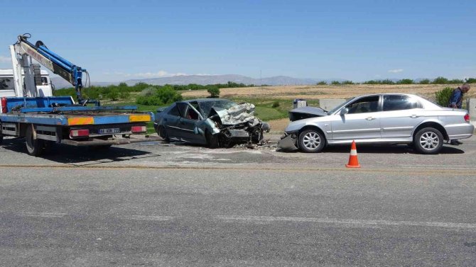 Feci Kazada Ağır Yaralanan Sürücü Kurtarılamadı