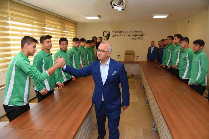 Salihli Belediyespor’da Çifte Şampiyonluk