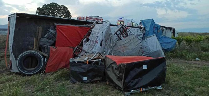 Atv Motosiklet Taşıyan Tır Devrildi: 2 Yaralı