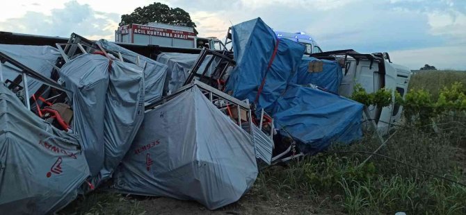 Atv Motosiklet Taşıyan Tır Devrildi: 2 Yaralı