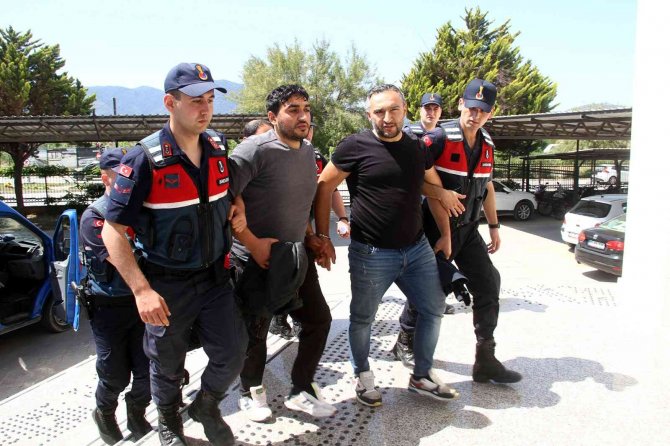 Fethiye’de Göçmen Kaçakçılığı İddiasıyla 2 Şüpheli Tutuklandı