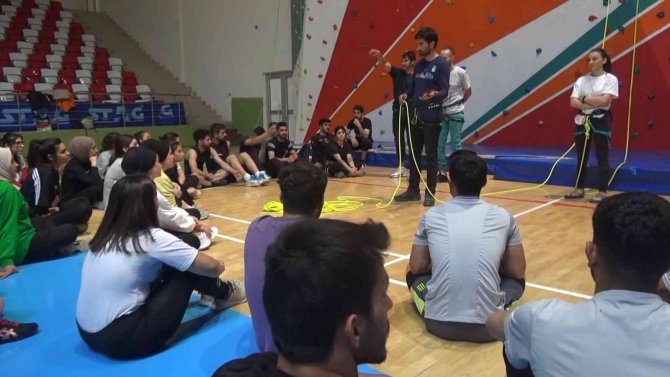 Muş’ta İlk Kez Hızlı Tırmanış Duvarı Temel Eğitimi Başlatıldı