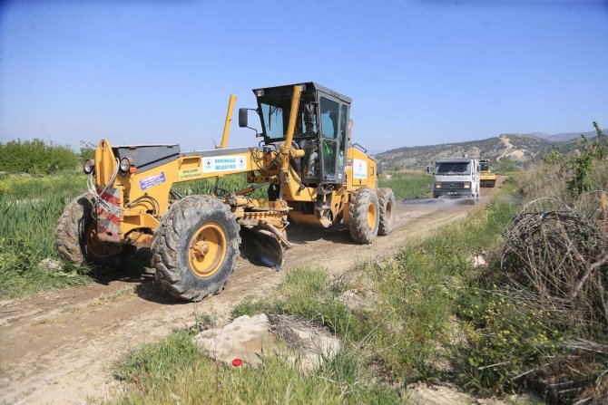 Pamukkale’de Çiftçilere Yol Desteği
