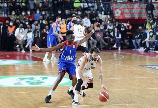 Pınar Karşıyaka - Anadolu Efes Maçının Biletleri Satışta