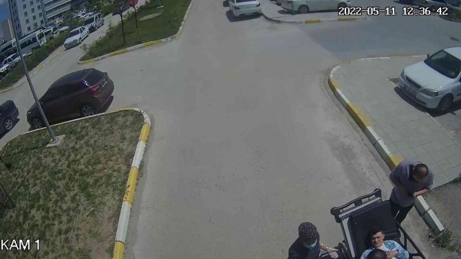 Epilepsi Krizi Geçiren Yolcuyu Otobüsle Hastaneye Yetiştirdi