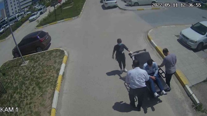 Epilepsi Krizi Geçiren Yolcuyu Otobüsle Hastaneye Yetiştirdi