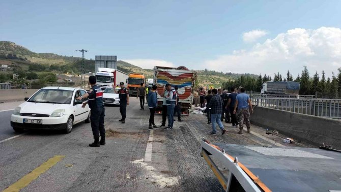 Tarım İşçilerini Taşıyan Kamyonet Devrildi: 8’i Ağır 15 Yaralı