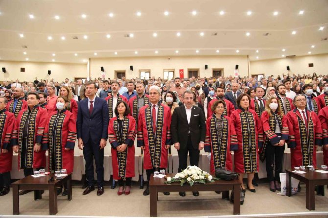 Gecikmeli Olsa Da Beyaz Önlüklerini Giydiler