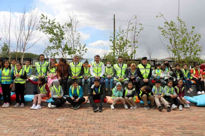 Vali Ayhan, Her Yıl Trafikte 1 Milyon 250 Bin Kişi Hayatını Kaybediyor