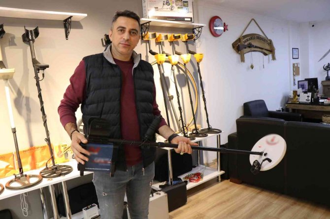 Dedektör İle Sahillerde Altın Arayacaklar Dikkat