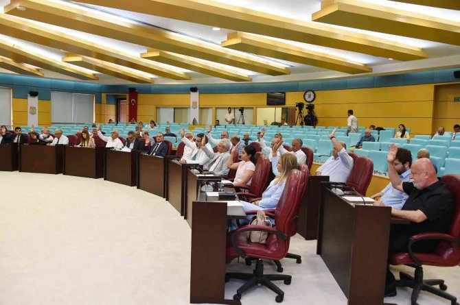 Başkan Bozdoğan, Meclis Toplantısında Tarsus İ̇dman Yurdu’na Destek İstedi