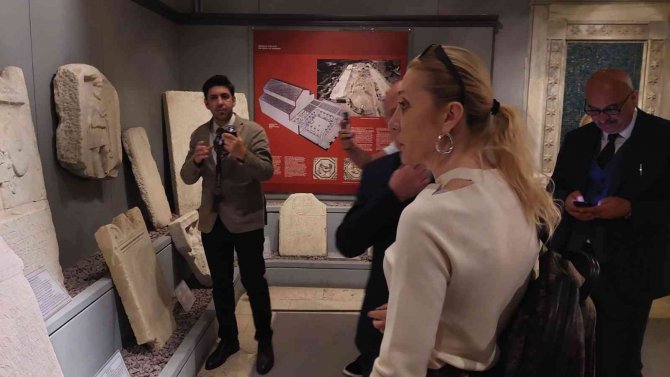 Kültür Ve Turizm Bakanının Eşi Pervin Ersoy Ünlülerle Tekirdağ’ı Gezdi