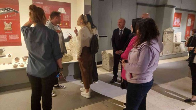 Kültür Ve Turizm Bakanının Eşi Pervin Ersoy Ünlülerle Tekirdağ’ı Gezdi