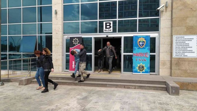 Uşak’ta 3 Uyuşturucu Satıcısı Tutuklandı
