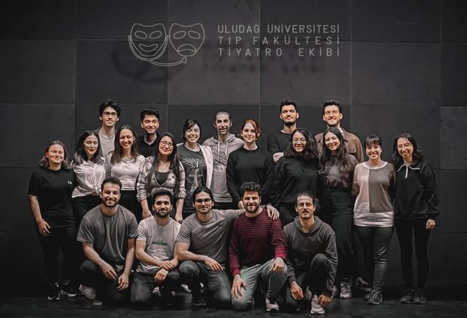 Uü Tıp Tiyatro Ekibi Polydrama İle Sahnede