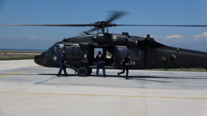 Bel Kısmı Doğuştan Açık Olan Bebek Helikopterle Hastaneye Ulaştırıldı