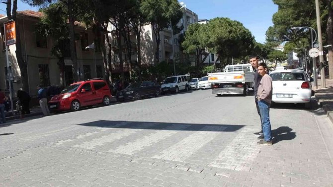 Burhaniye’de Silinen Yaya Çizgileri Vatandaşları Tedirgin Etti