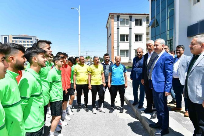 Yeşilyurt Belediyespor U-18 Takımı Kahramanmaraş’a Uğurladı