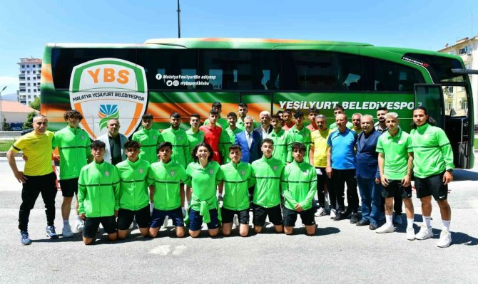 Yeşilyurt Belediyespor U-18 Takımı Kahramanmaraş’a Uğurladı