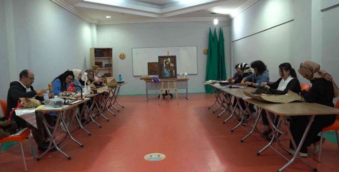 Yıldırım’da Deri Sanatının İnceliklerini Öğrendiler
