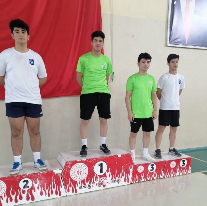 Yunusemreli Genç Badmintonculardan 4 Madalya