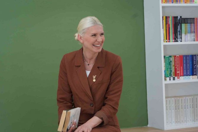 Başkan Vekili Okuduğu Okulun Kütüphanesi Baştan Aşağı Yeniledi