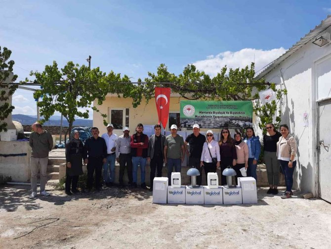 Mantar Üreticisilerine Işıklı Tuzak, Dezenfektan Ve Nematod Dağıtımı Yapıldı