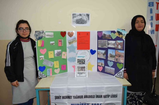 Besni İlçesinde Tübi̇tak 4006 Bilim Fuarı Düzenlendi