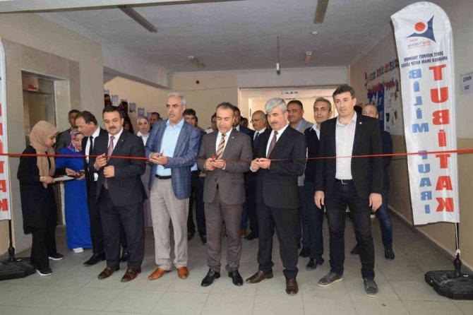 Besni İlçesinde Tübi̇tak 4006 Bilim Fuarı Düzenlendi