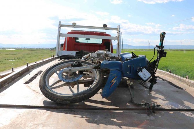 Sandıklı’da Otomobil Motosikletle Çarpıştı: 1 Ölü