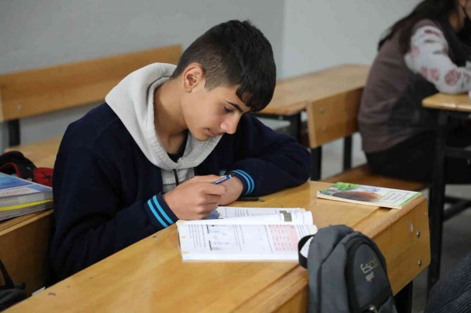 Ağrı’da 78 Bin 711 Yardımcı Kaynak Kitap Paketi Öğrencilere Dağıtıldı