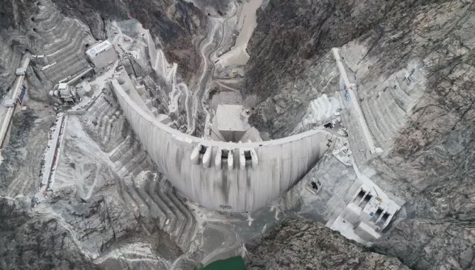 Yusufeli Barajı’nda Su Tutma Hazırlıkları Devam Ediyor