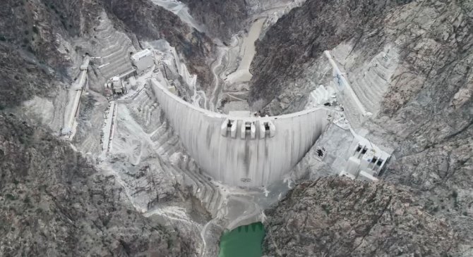 Yusufeli Barajı’nda Su Tutma Hazırlıkları Devam Ediyor