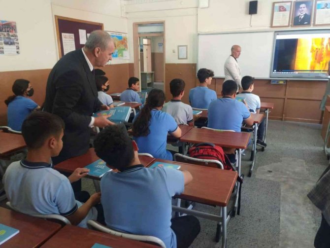 Aydın’da 116 Bin Kaynak Kitap Öğrencilere Dağıtıldı