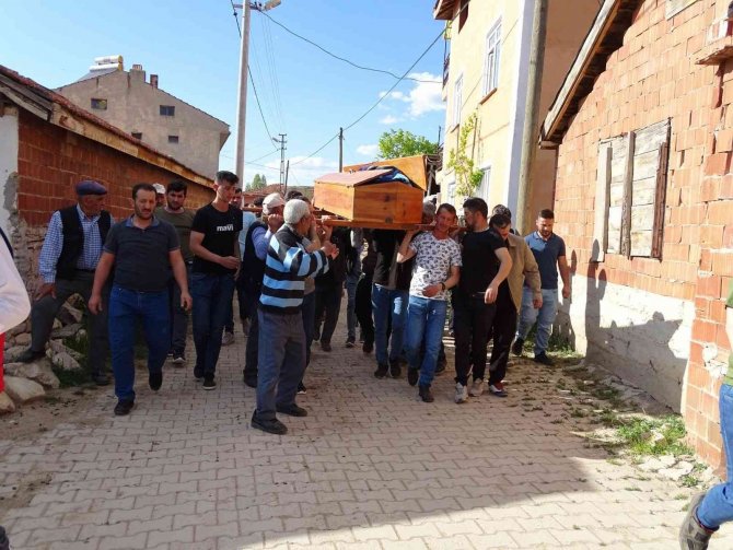 Bilecik’te Demir Çelik Fabrikasındaki Patlamada Ölen İşçi Kütahya’da Toprağa Verildi