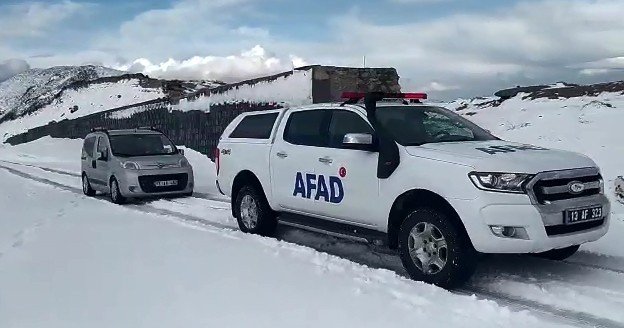 Nemrut Dağı’nda Karda Mahsur Kalan 10 Vatandaşı Afad Ve Jandarma Kurtardı