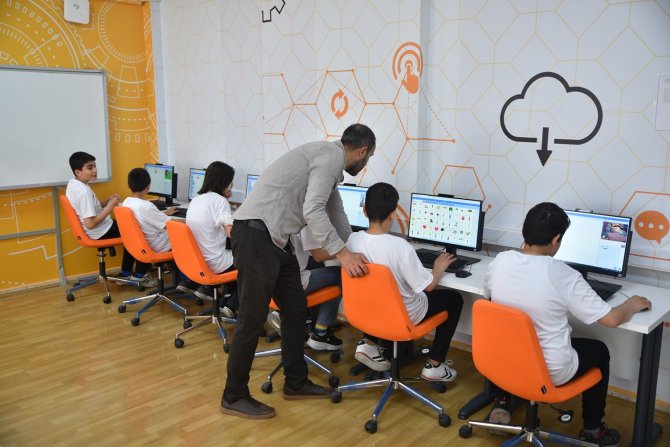 Bursa Büyükşehir’den Eğitime Teknoloji Desteği