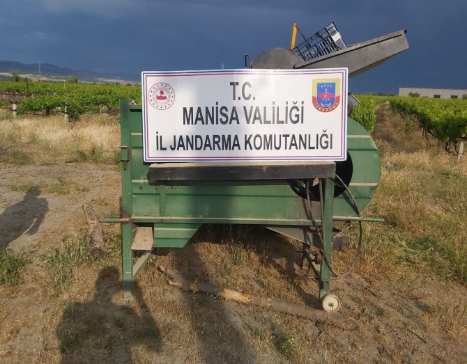 Çalınan 30 Bin Liralık Üzüm Savurma Makinesi Jandarma Tarafından Bulundu