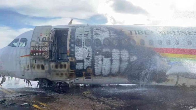 Çin’de 122 Kişiyi Taşıyan Uçak Pistte Alev Aldı