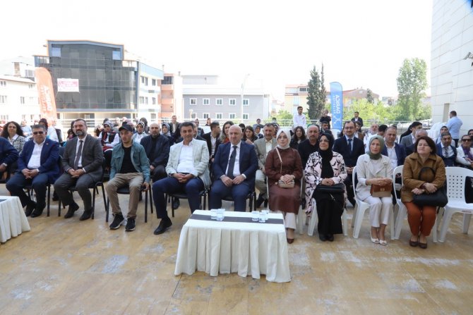 Darıca’da Kursiyerlerin El Emeği Ürünleri Sergileniyor