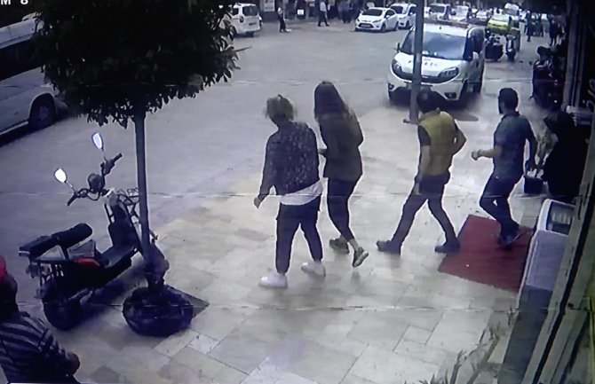 Rüzgarın Kopardığı Beton Parçalarından Saniyelerle Kurtuldular